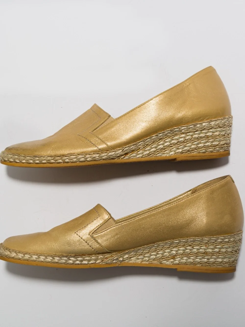 Andre Assous gold leather espadrille wedge 7.5